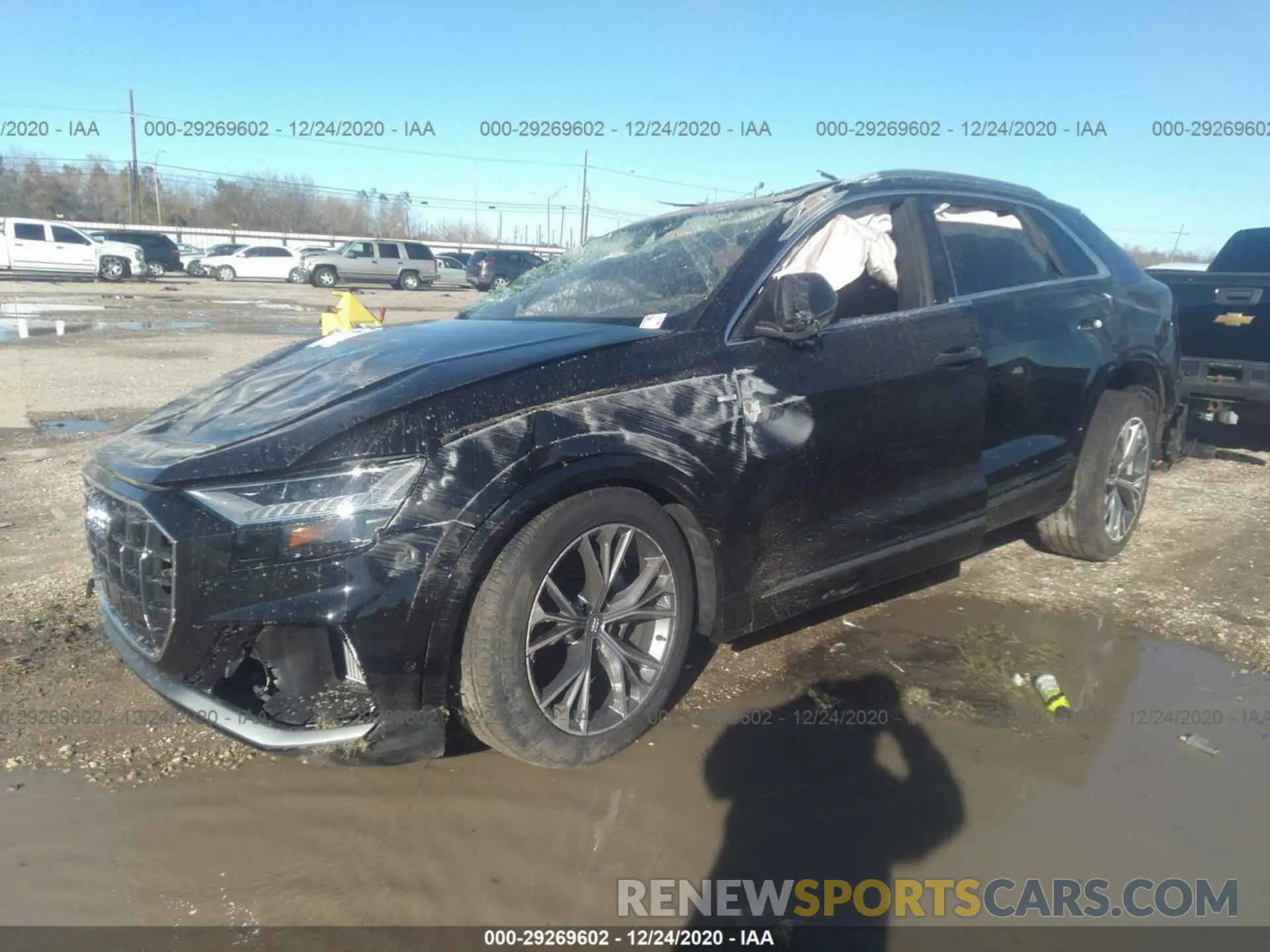 2 fotografías del automóvil dañado WA1EVAF11MD001373 AUDI Q8 2021