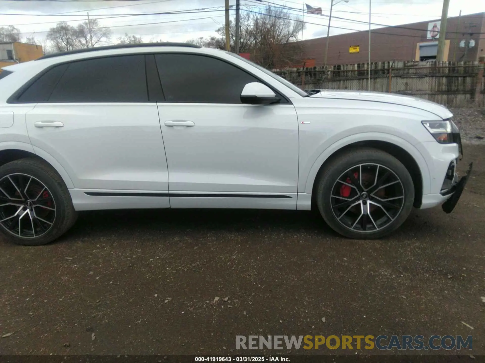 13 fotografías del automóvil dañado WA1EVAF11MD005634 AUDI Q8 2021