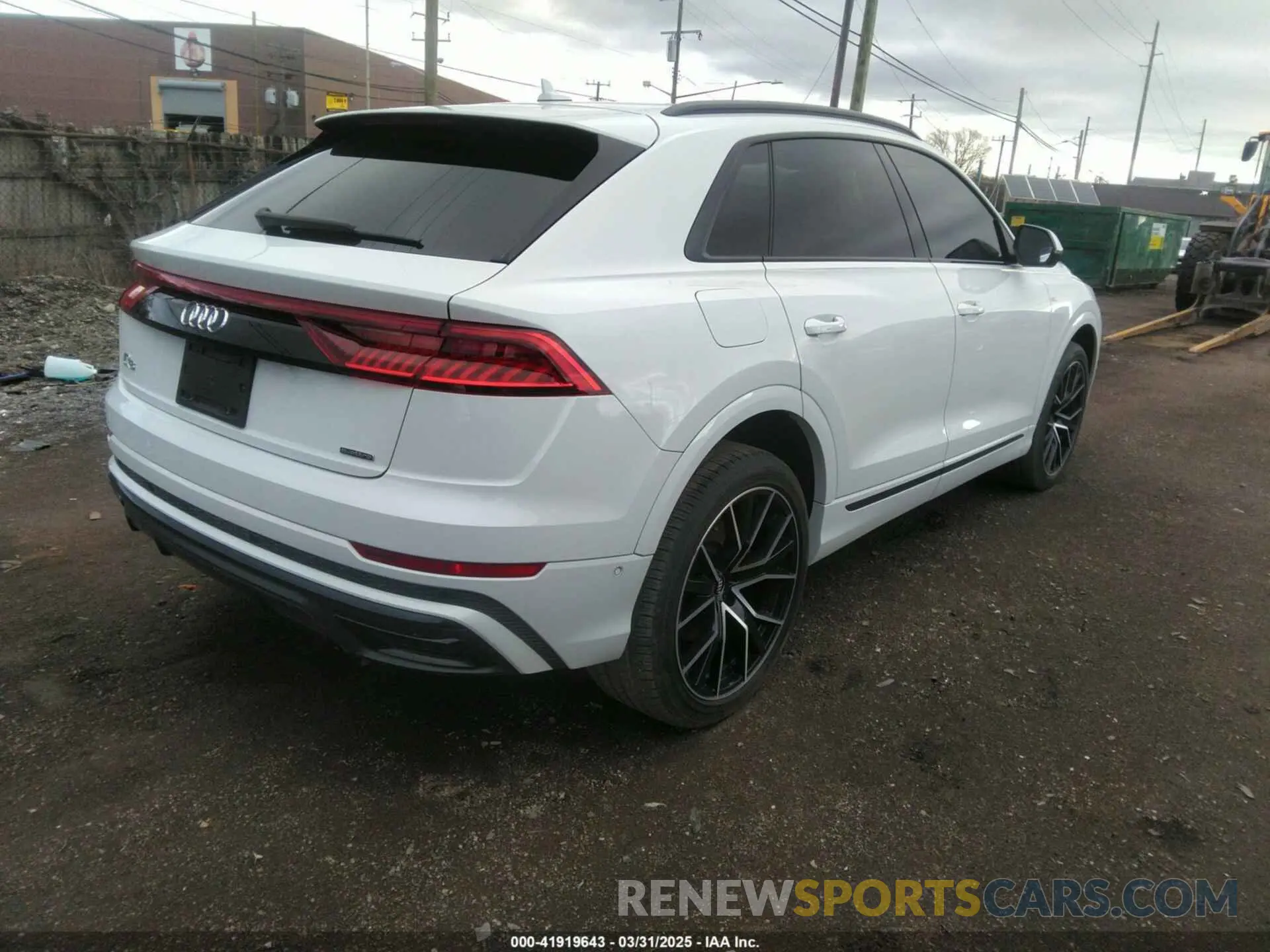 4 fotografías del automóvil dañado WA1EVAF11MD005634 AUDI Q8 2021