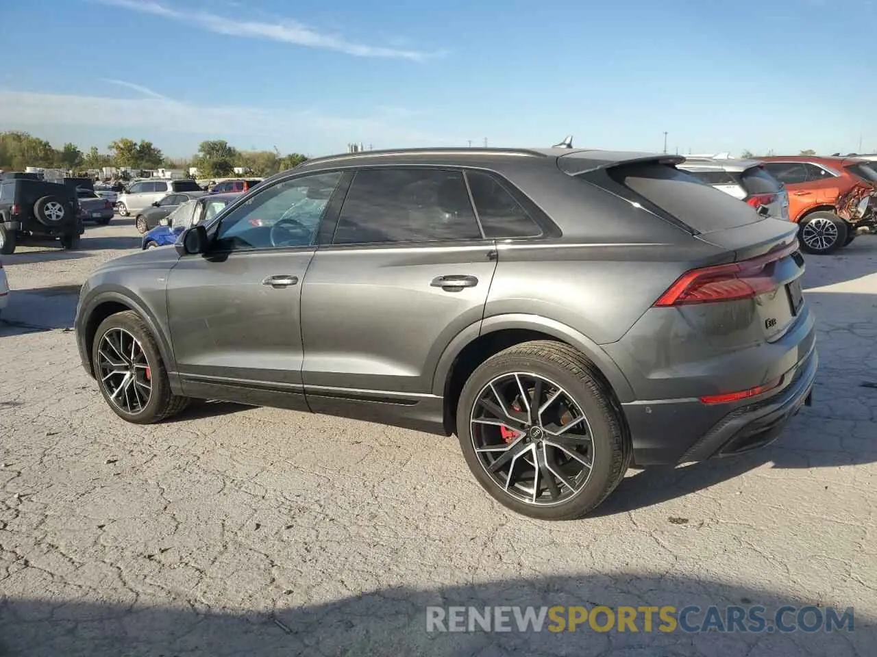 2 fotografías del automóvil dañado WA1EVAF11MD021736 AUDI Q8 2021