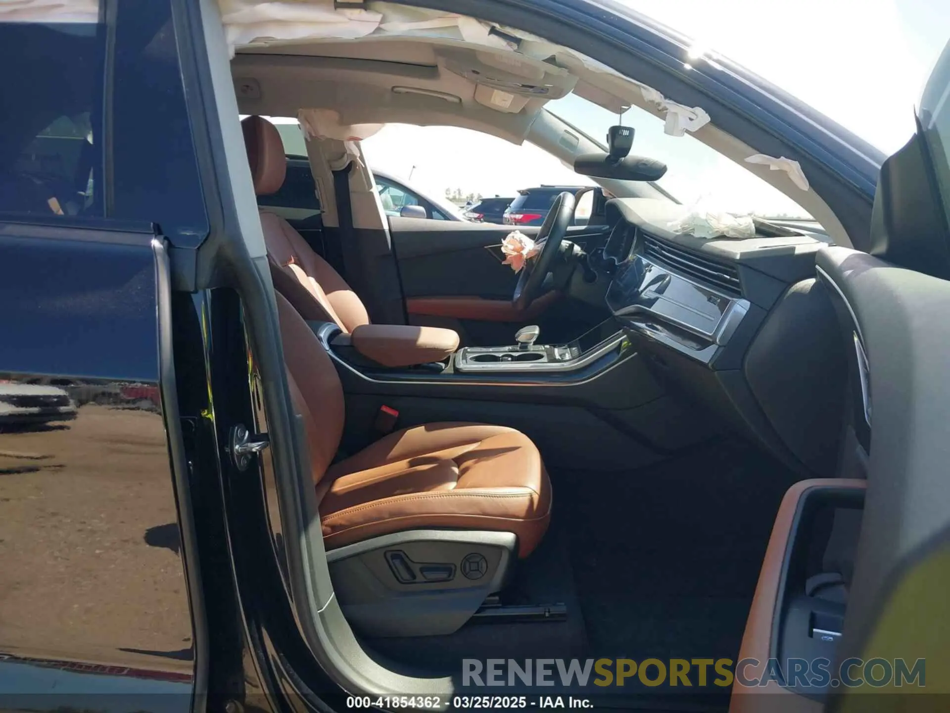 5 fotografías del automóvil dañado WA1EVAF14MD003053 AUDI Q8 2021