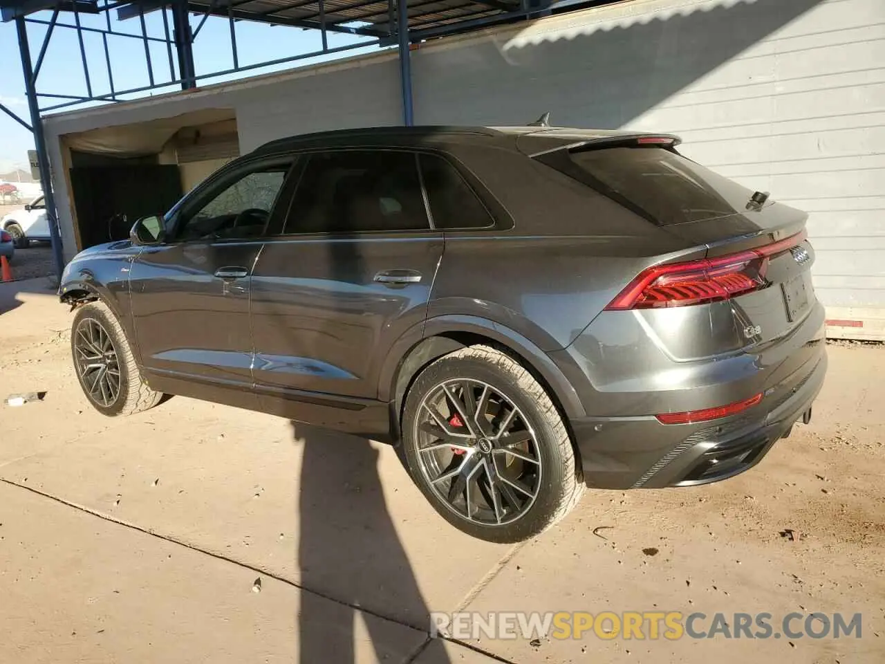 2 fotografías del automóvil dañado WA1EVAF14MD037946 AUDI Q8 2021