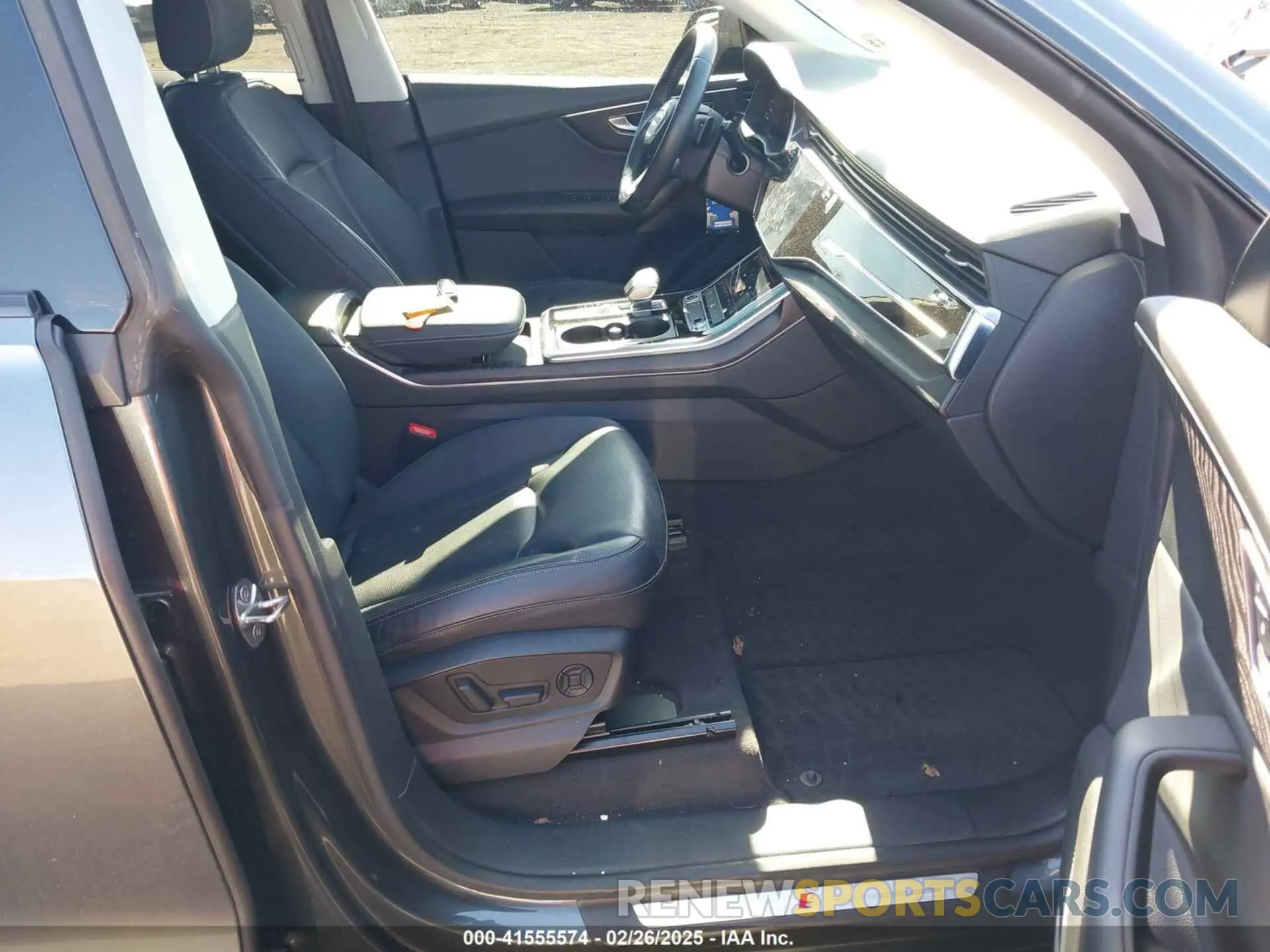 5 fotografías del automóvil dañado WA1EVAF16MD026866 AUDI Q8 2021