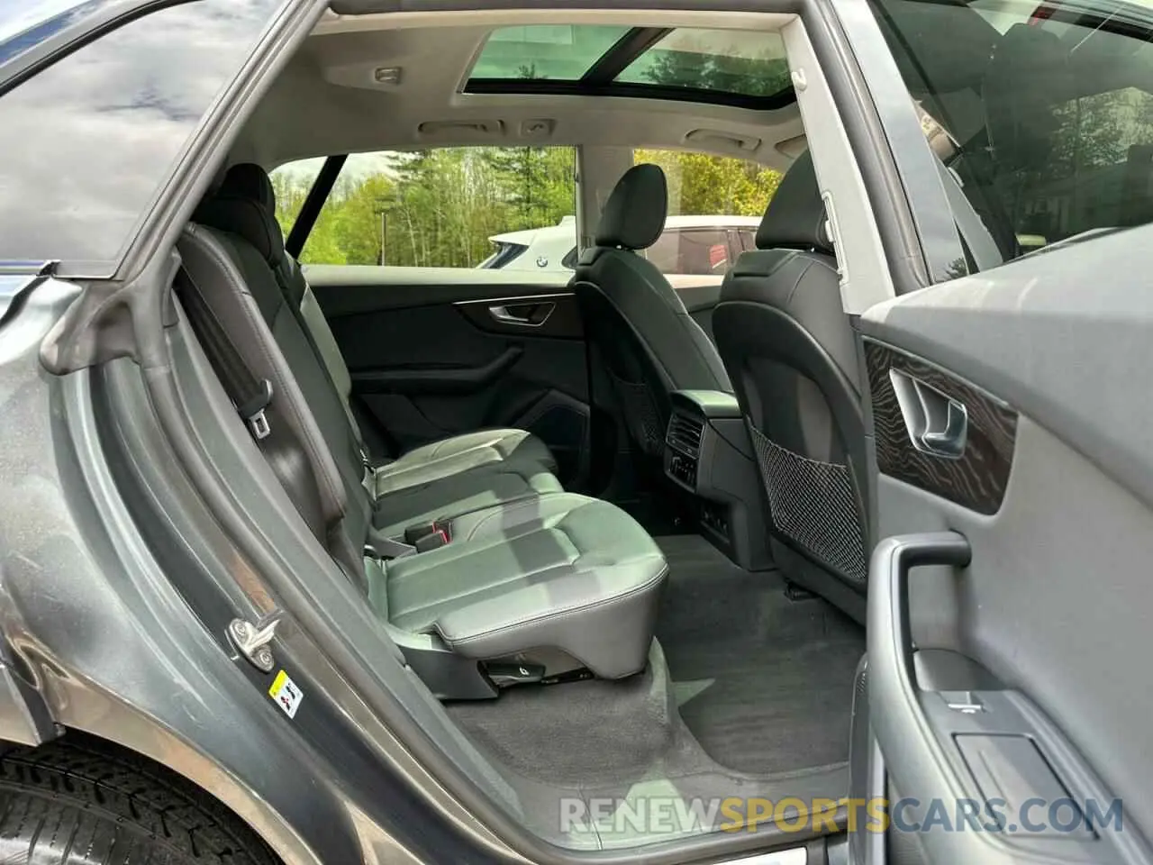 5 fotografías del automóvil dañado WA1EVAF17MD034670 AUDI Q8 2021