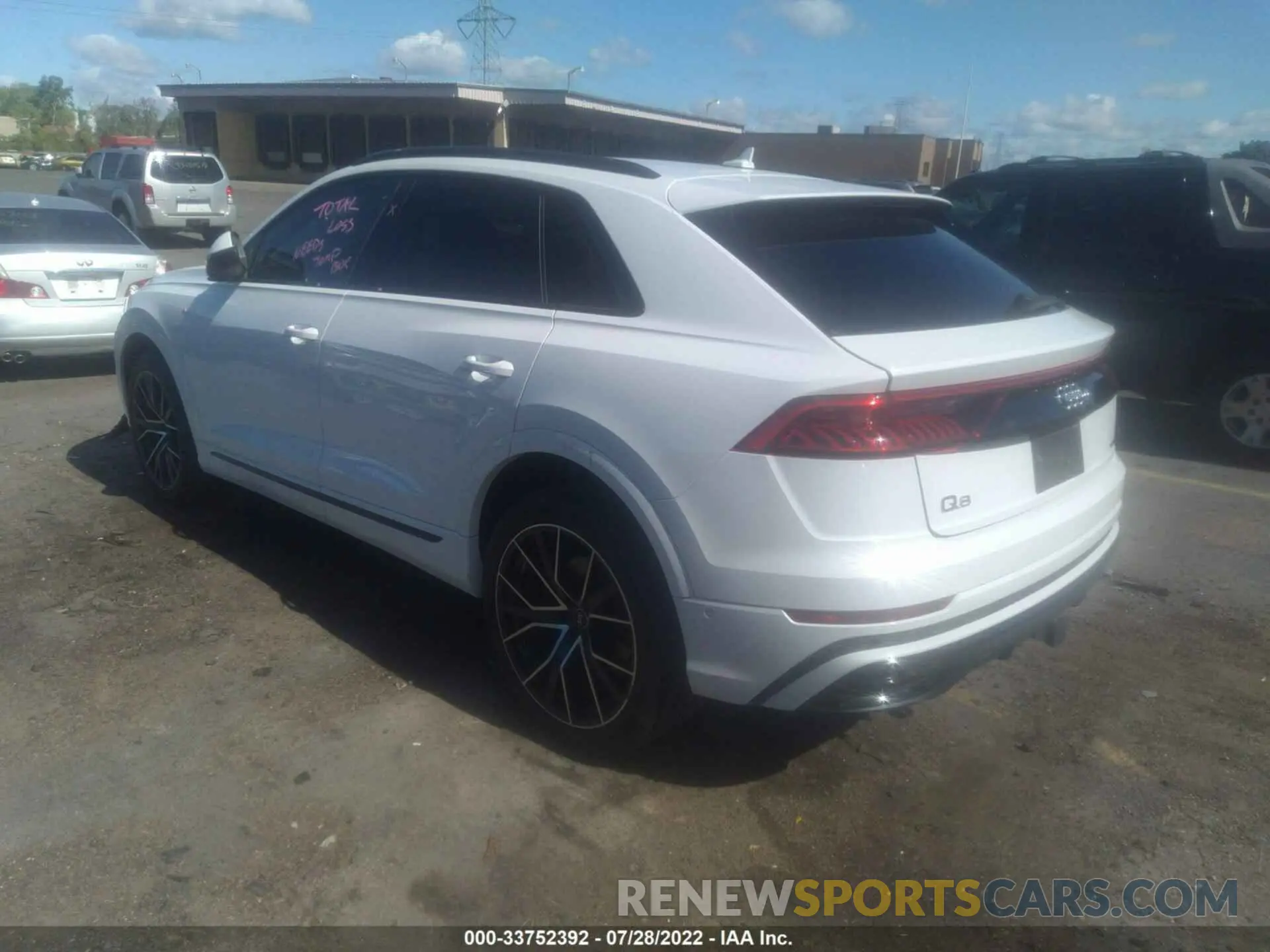3 fotografías del automóvil dañado WA1EVAF1XMD009472 AUDI Q8 2021