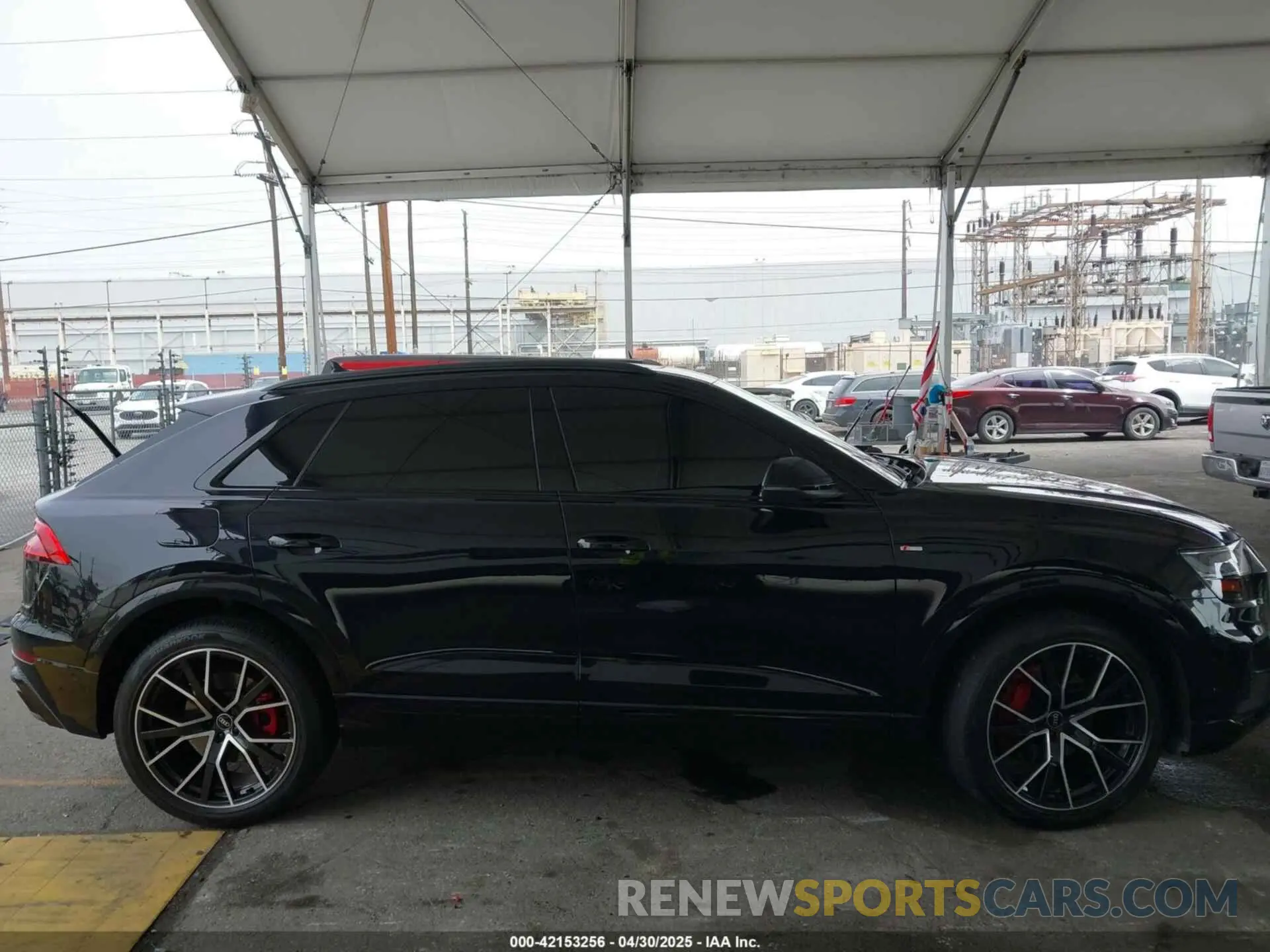14 fotografías del automóvil dañado WA1EVAF1XMD033688 AUDI Q8 2021
