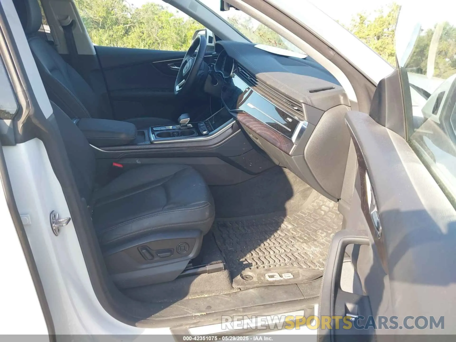 5 fotografías del automóvil dañado WA1CVBF18PD007608 AUDI Q8 2023