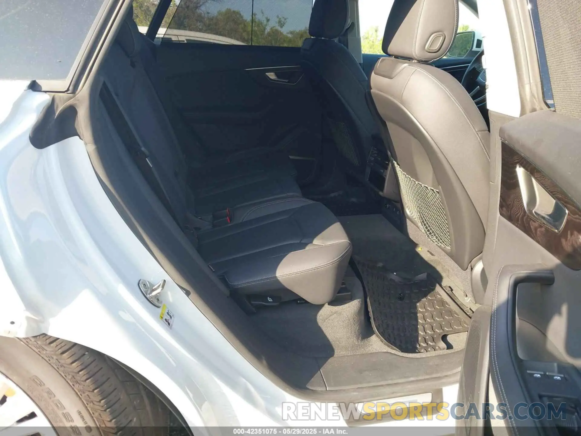 8 fotografías del automóvil dañado WA1CVBF18PD007608 AUDI Q8 2023