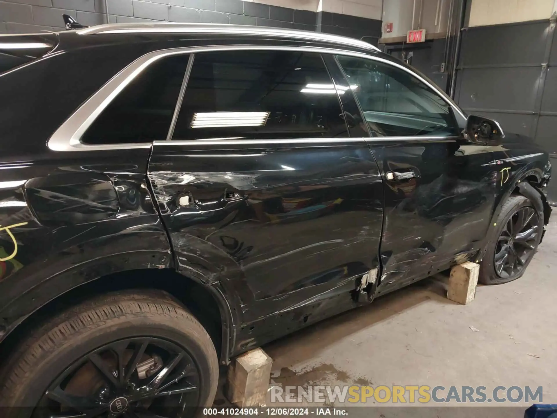 12 fotografías del automóvil dañado WA1EVBF16PD035173 AUDI Q8 2023