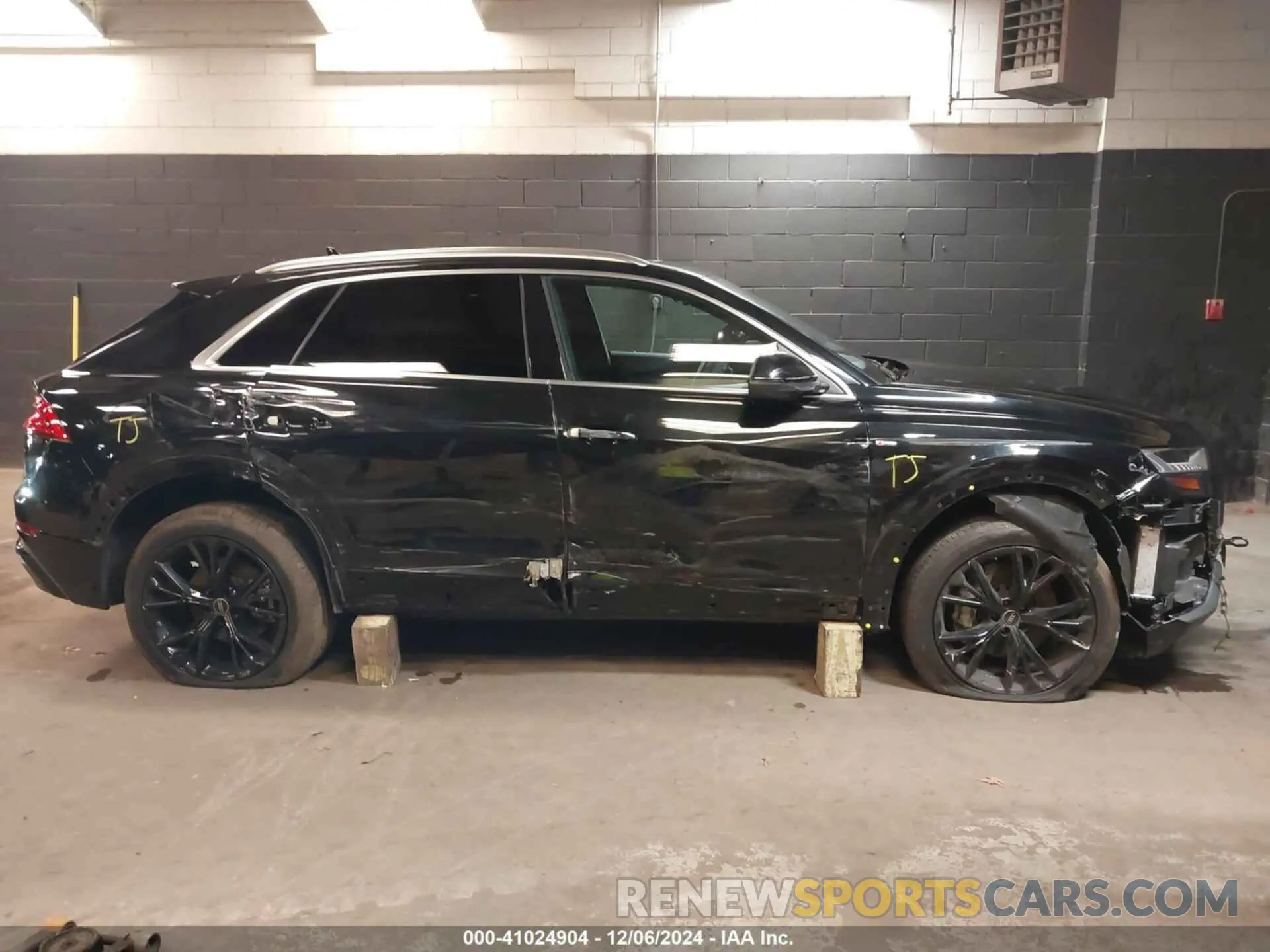 14 fotografías del automóvil dañado WA1EVBF16PD035173 AUDI Q8 2023