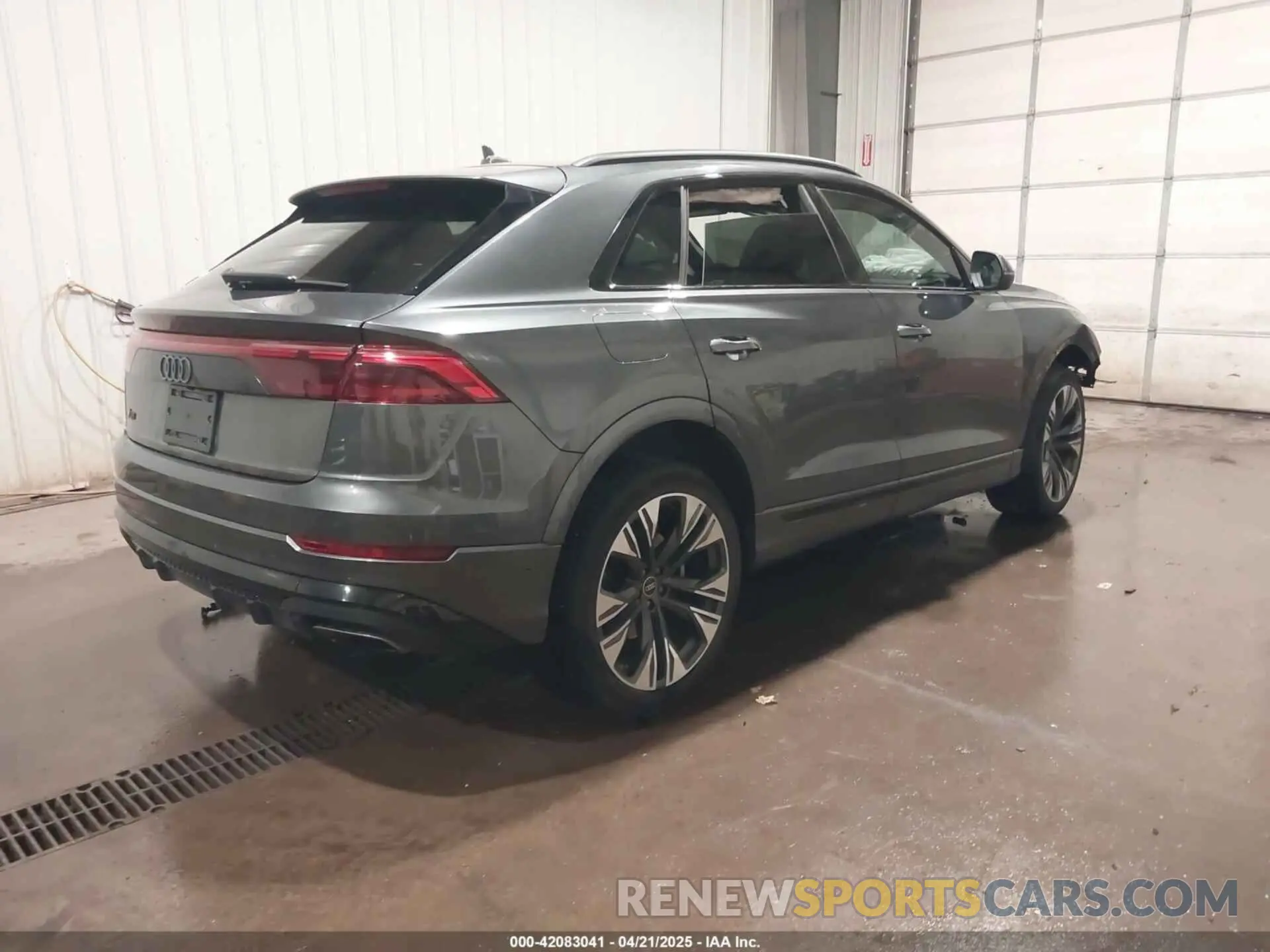 4 fotografías del automóvil dañado WA1EVBF12RD010273 AUDI Q8 2024