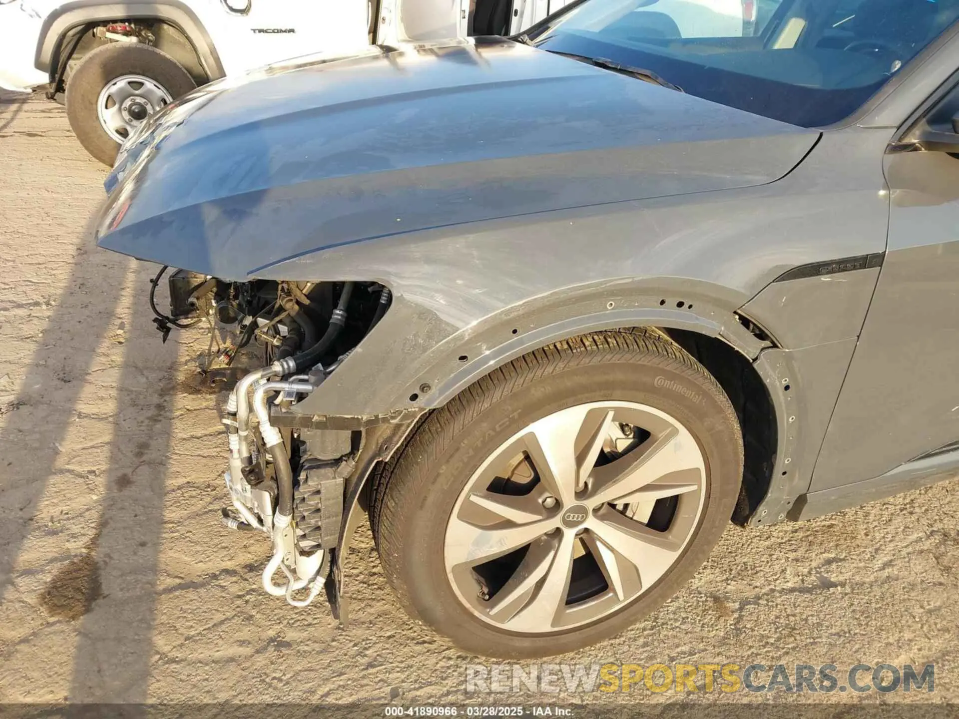 20 fotografías del automóvil dañado WA14AAGE6RB013322 AUDI Q8 E-TRON 2024