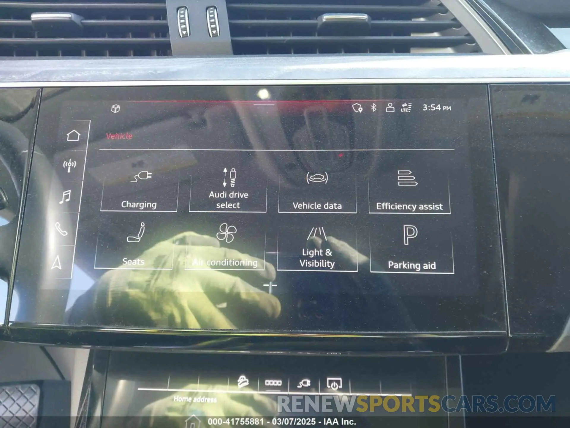 19 fotografías del automóvil dañado WA14AAGE7RB020683 AUDI Q8 E-TRON 2024