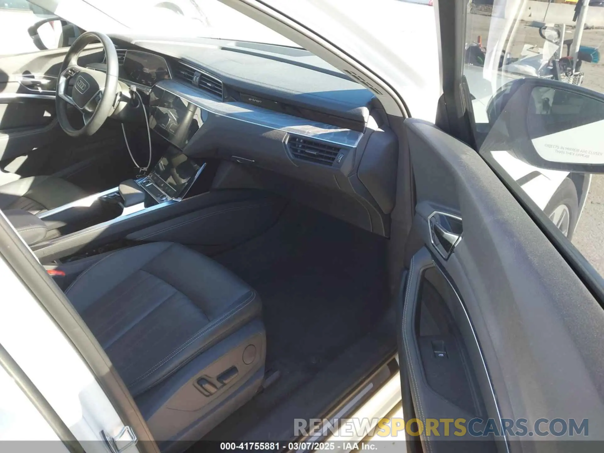5 fotografías del automóvil dañado WA14AAGE7RB020683 AUDI Q8 E-TRON 2024
