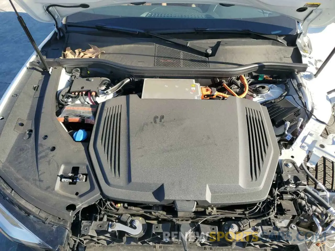 13 fotografías del automóvil dañado WA14AAGEXRB023271 AUDI Q8 E-TRON 2024