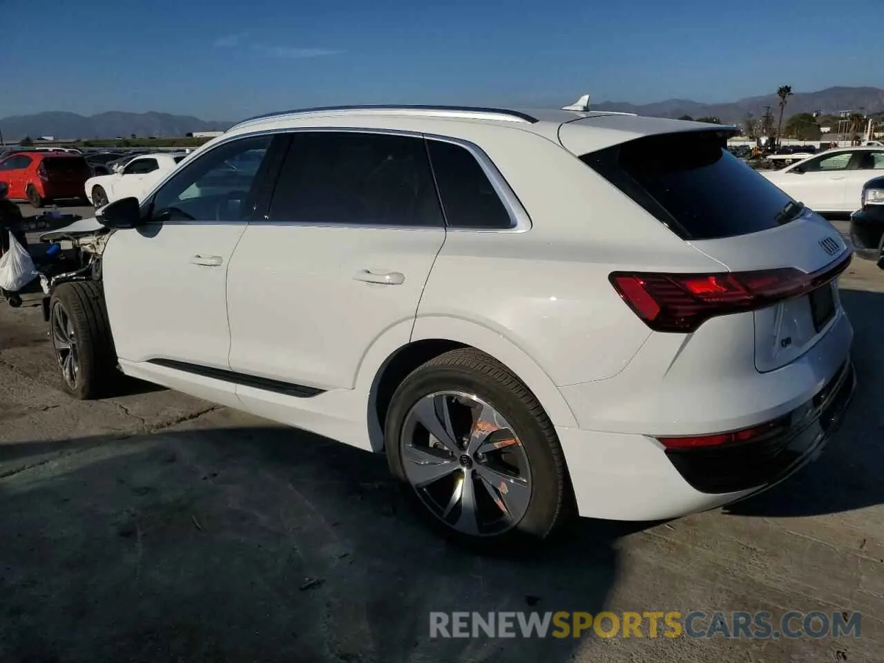 2 fotografías del automóvil dañado WA14AAGEXRB023271 AUDI Q8 E-TRON 2024