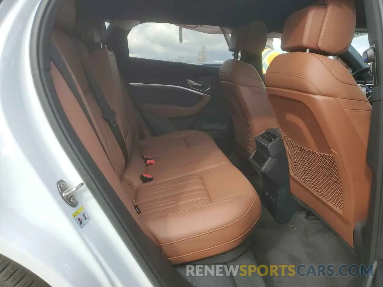 11 fotografías del automóvil dañado WA14ABGEXRB041355 AUDI Q8 E-TRON 2024