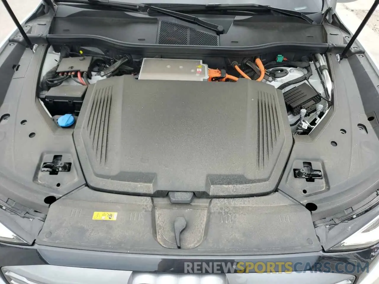 12 fotografías del automóvil dañado WA15AAGE0RB007827 AUDI Q8 E-TRON 2024