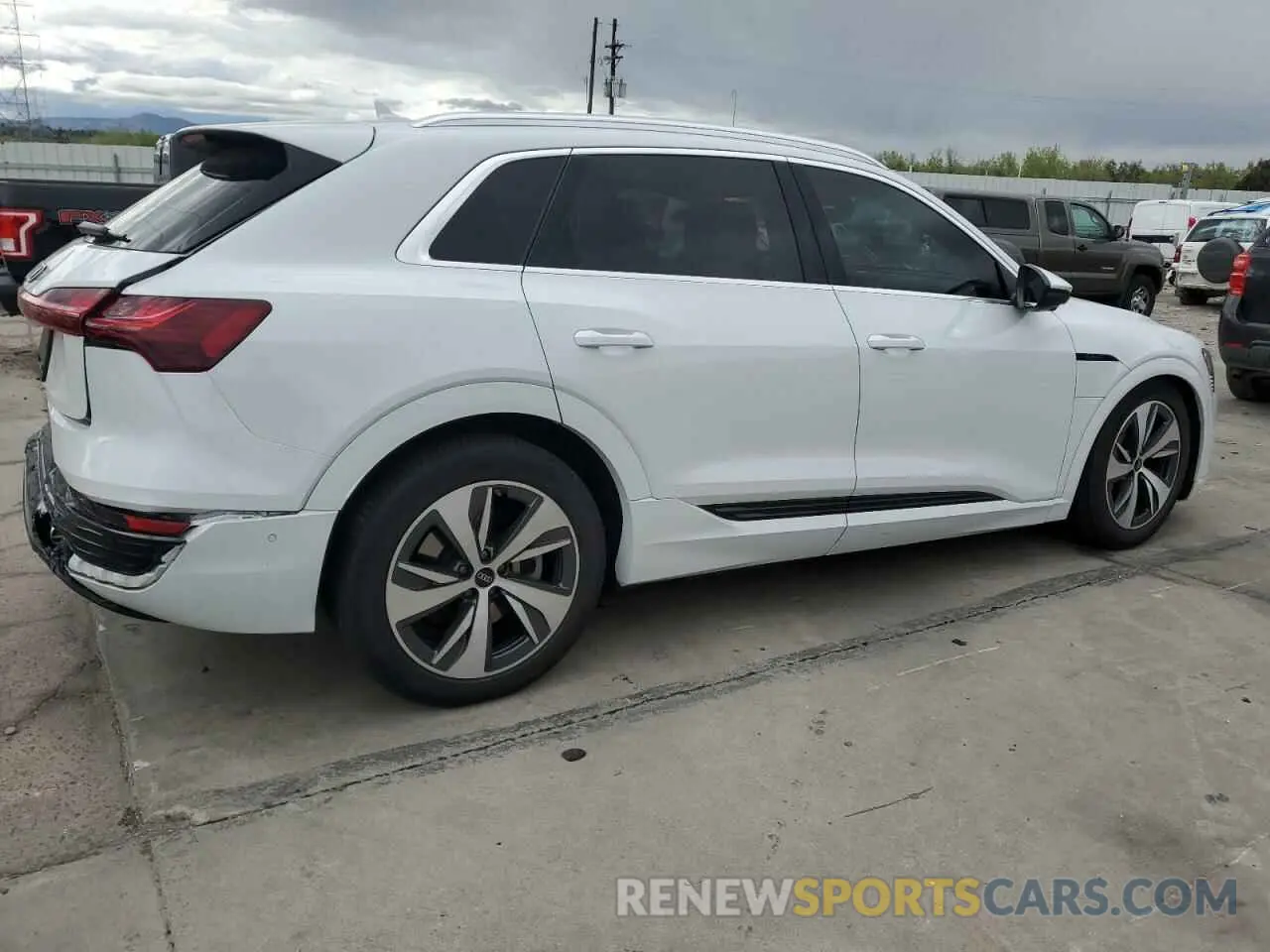 3 fotografías del automóvil dañado WA15AAGE0RB007827 AUDI Q8 E-TRON 2024