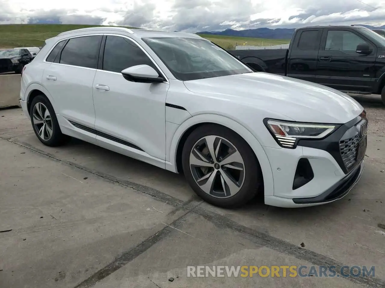 4 fotografías del automóvil dañado WA15AAGE0RB007827 AUDI Q8 E-TRON 2024