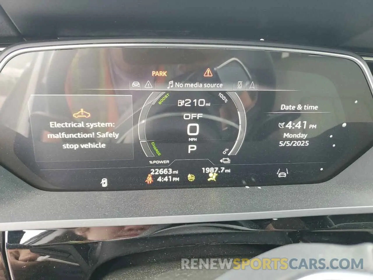 9 fotografías del automóvil dañado WA15AAGE0RB007827 AUDI Q8 E-TRON 2024