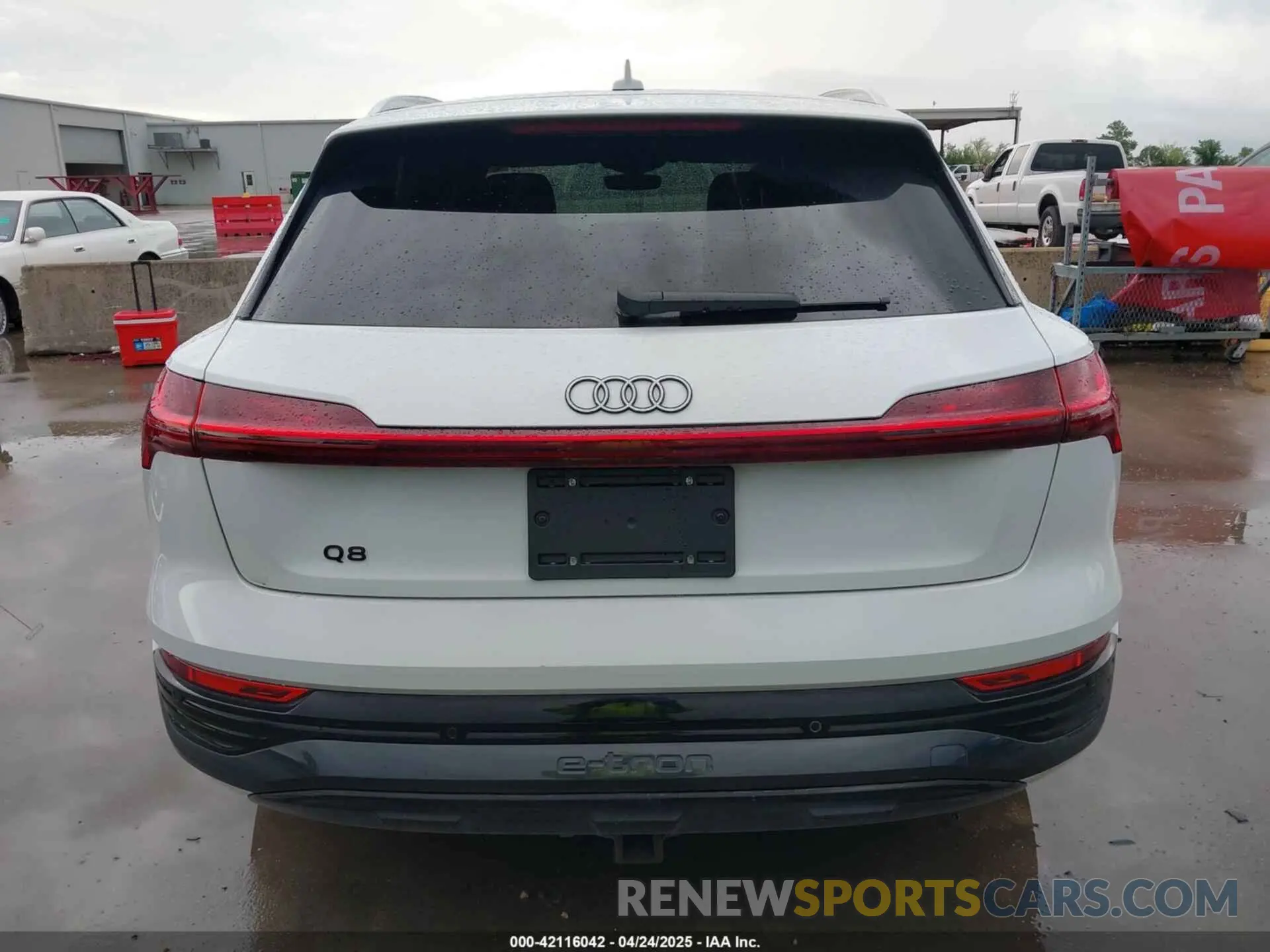 17 fotografías del automóvil dañado WA15AAGE0RB026474 AUDI Q8 E-TRON 2024