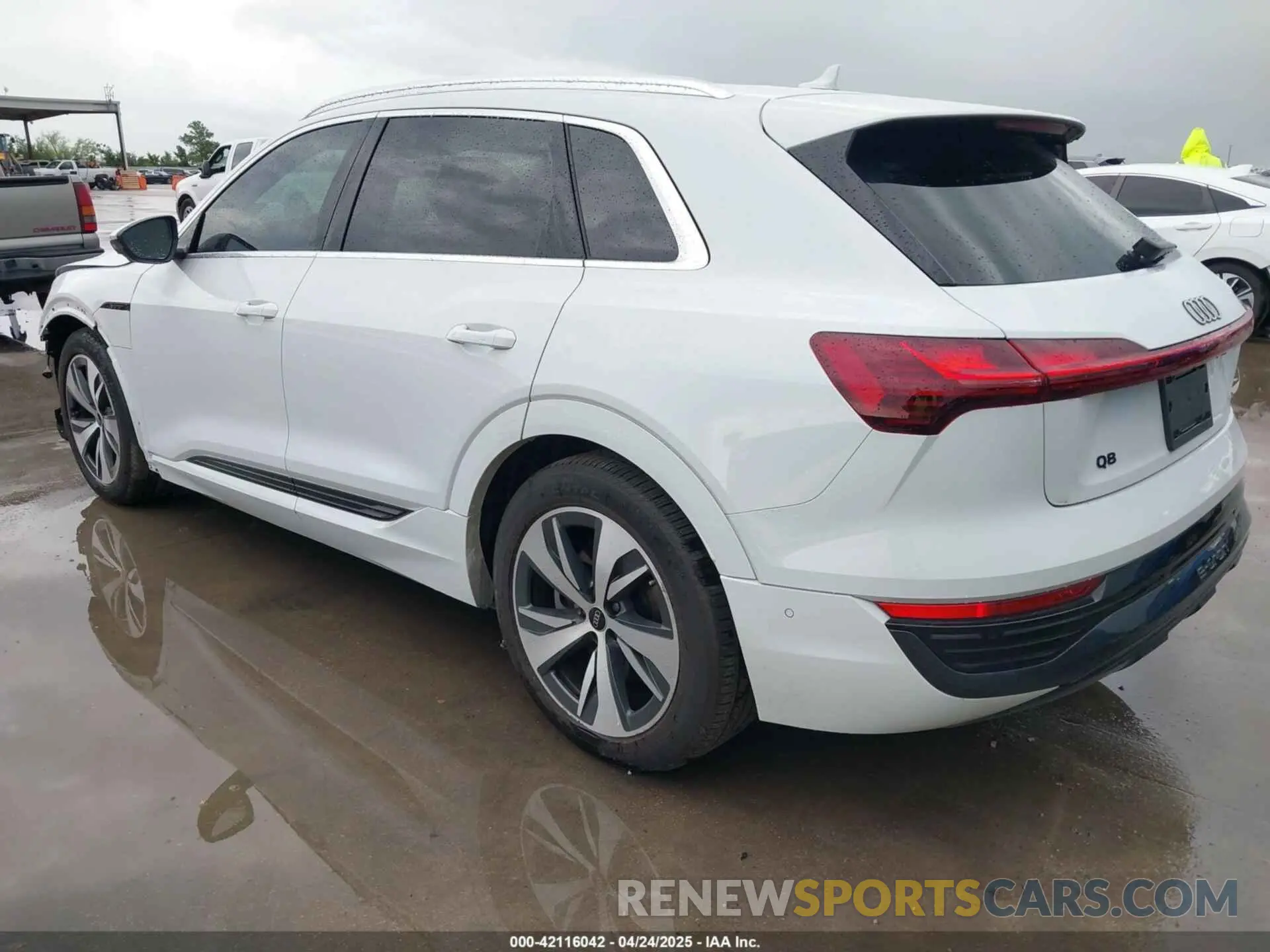 3 fotografías del automóvil dañado WA15AAGE0RB026474 AUDI Q8 E-TRON 2024