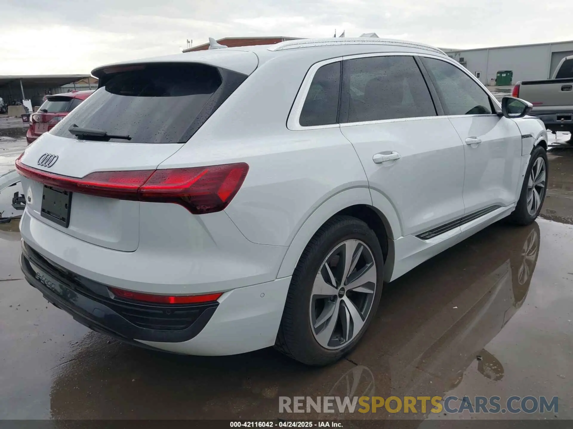 4 fotografías del automóvil dañado WA15AAGE0RB026474 AUDI Q8 E-TRON 2024
