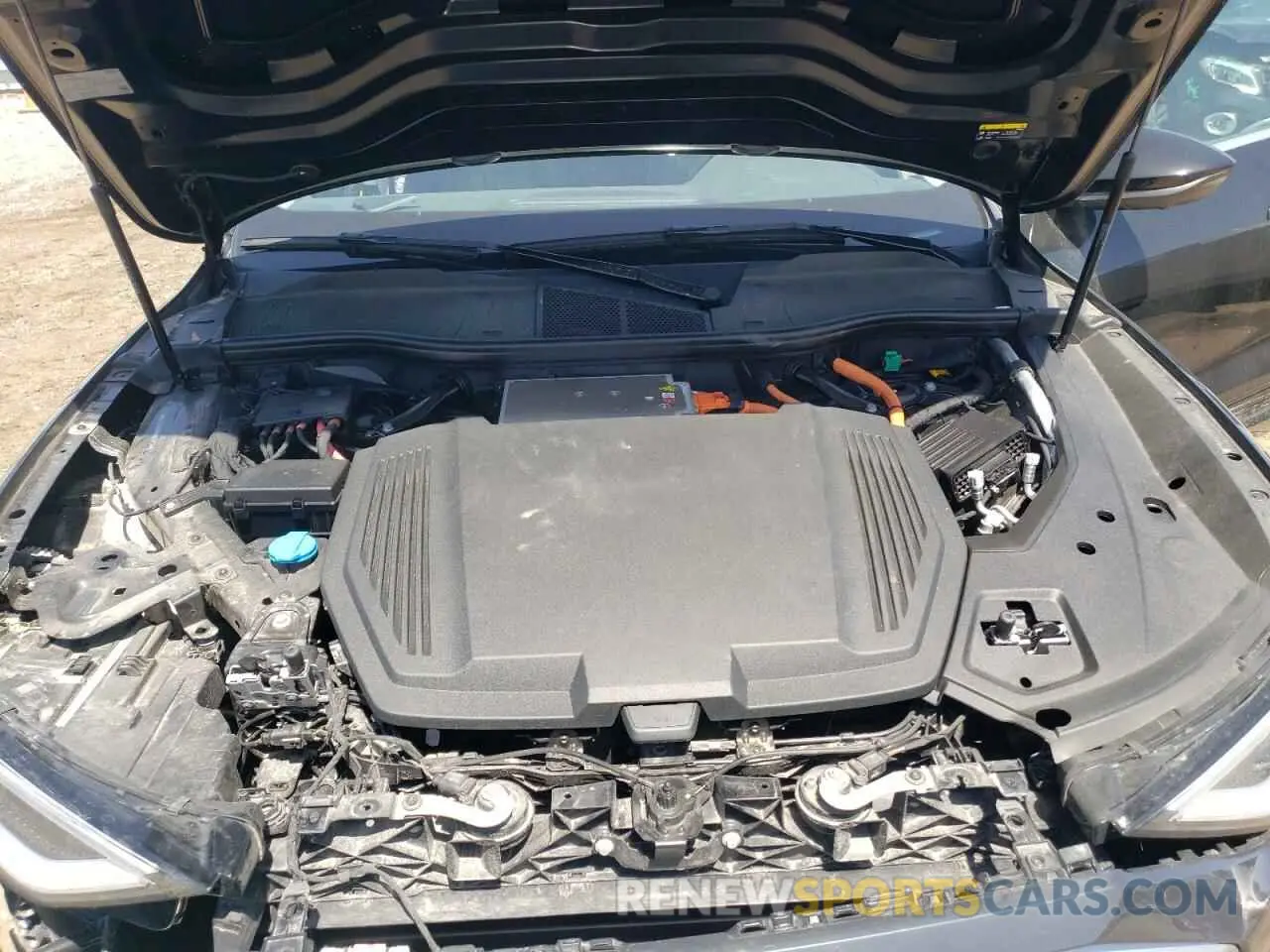 12 fotografías del automóvil dañado WA15AAGE0RB033134 AUDI Q8 E-TRON 2024