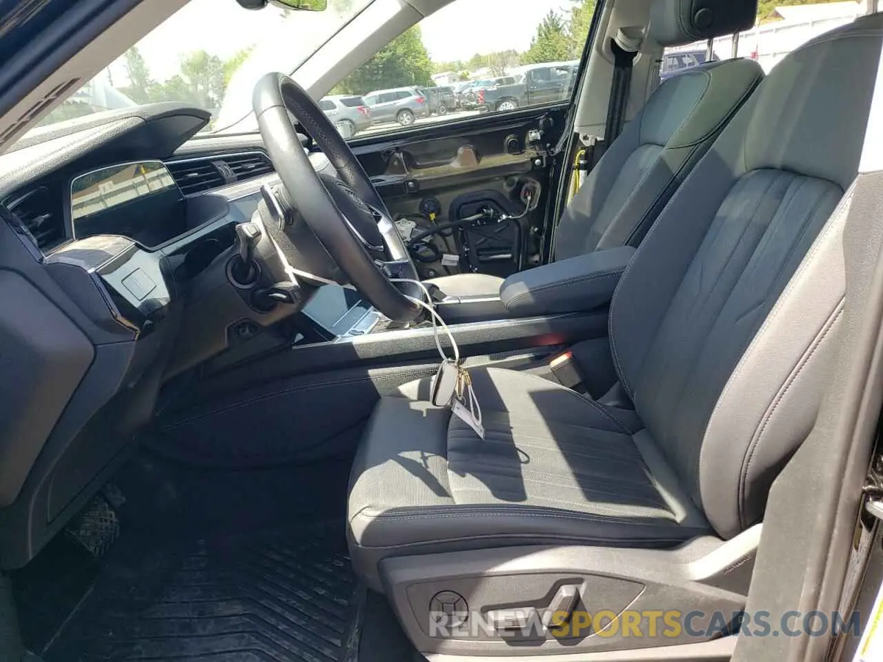 7 fotografías del automóvil dañado WA15AAGE0RB033134 AUDI Q8 E-TRON 2024
