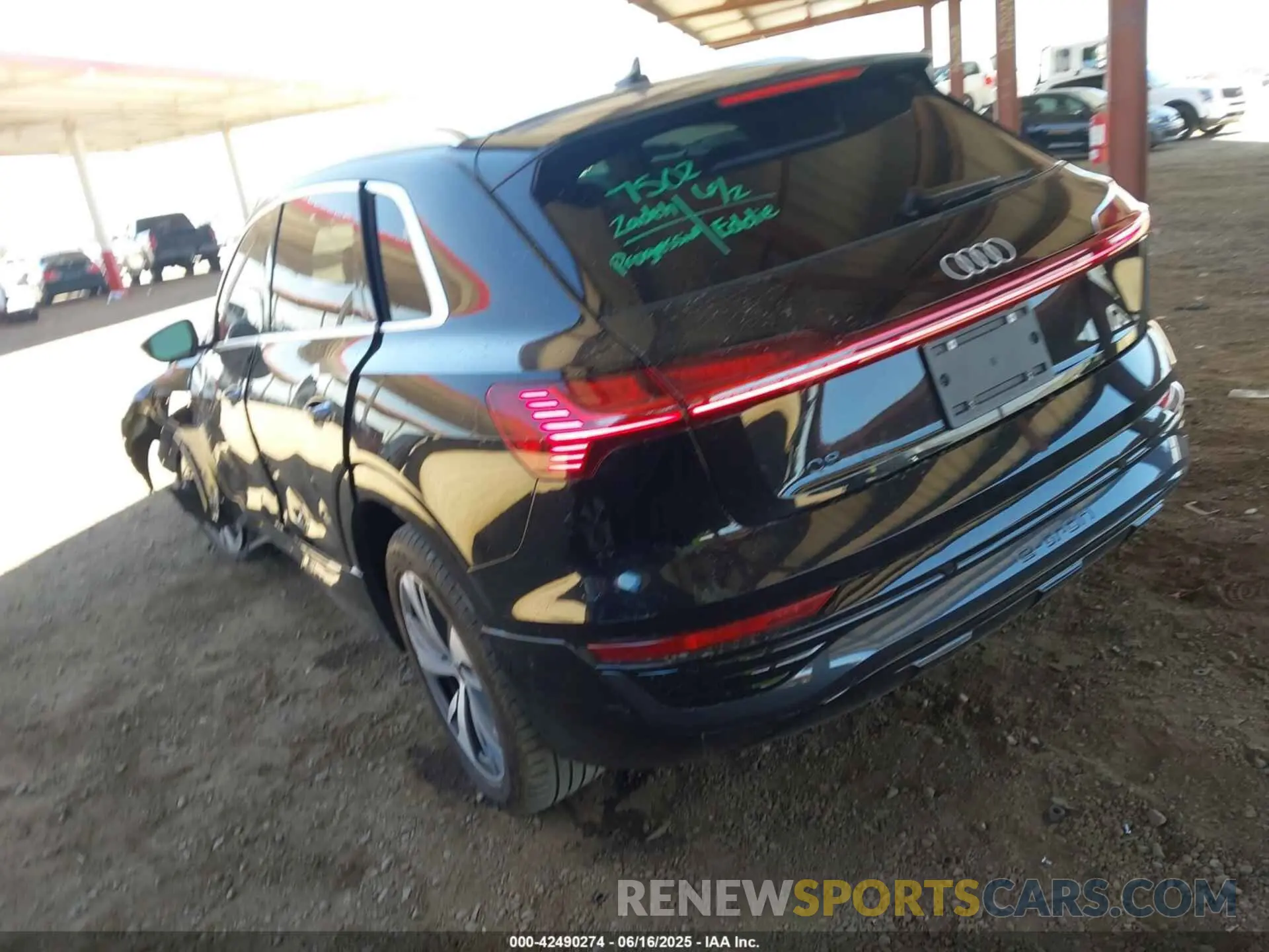 3 fotografías del automóvil dañado WA15AAGE2RB033698 AUDI Q8 E-TRON 2024