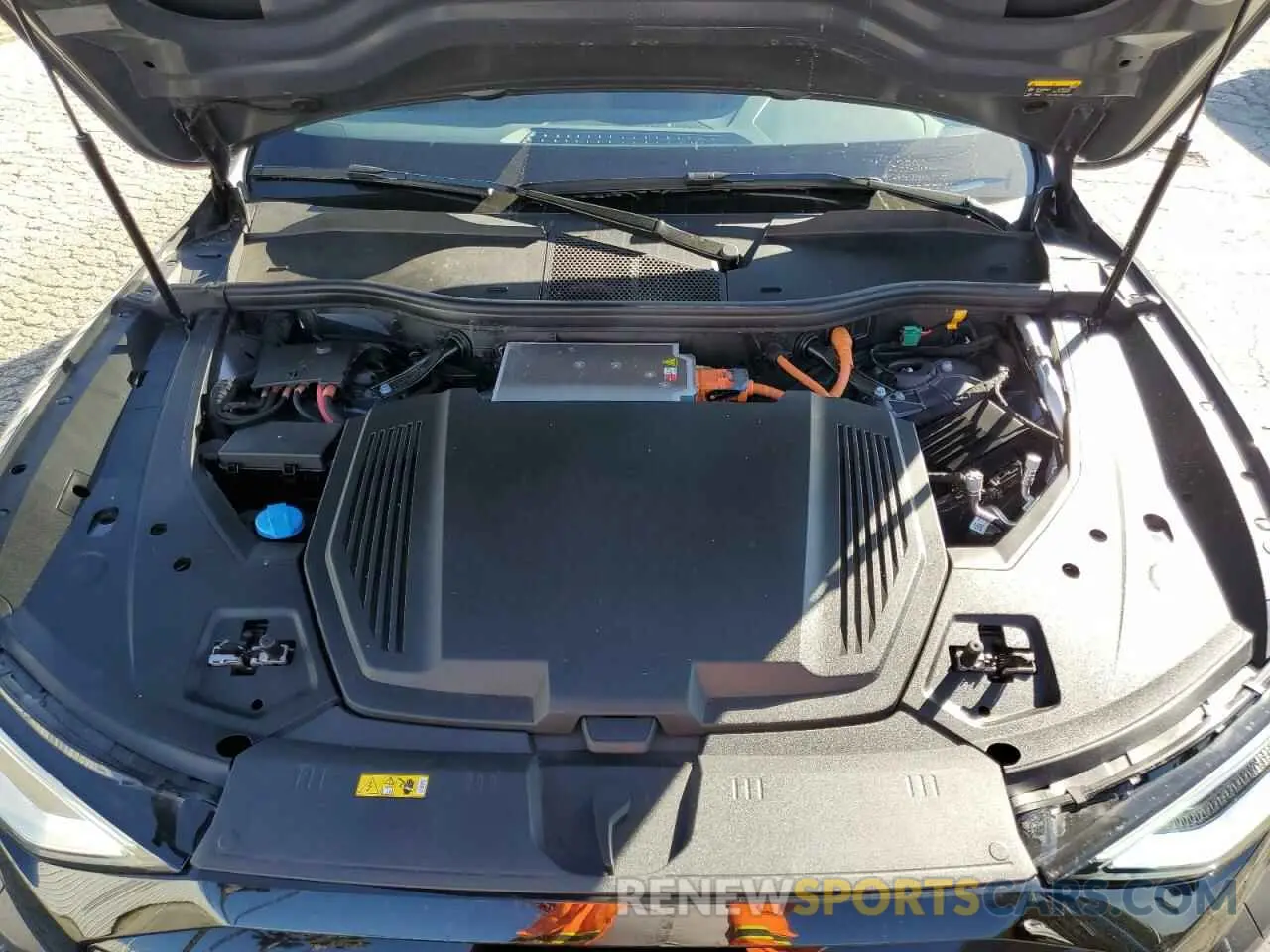 14 fotografías del automóvil dañado WA15AAGE2RB053630 AUDI Q8 E-TRON 2024