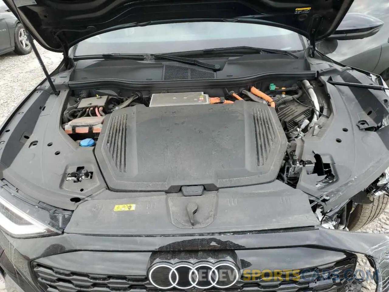11 fotografías del automóvil dañado WA15AAGE3RB027165 AUDI Q8 E-TRON 2024