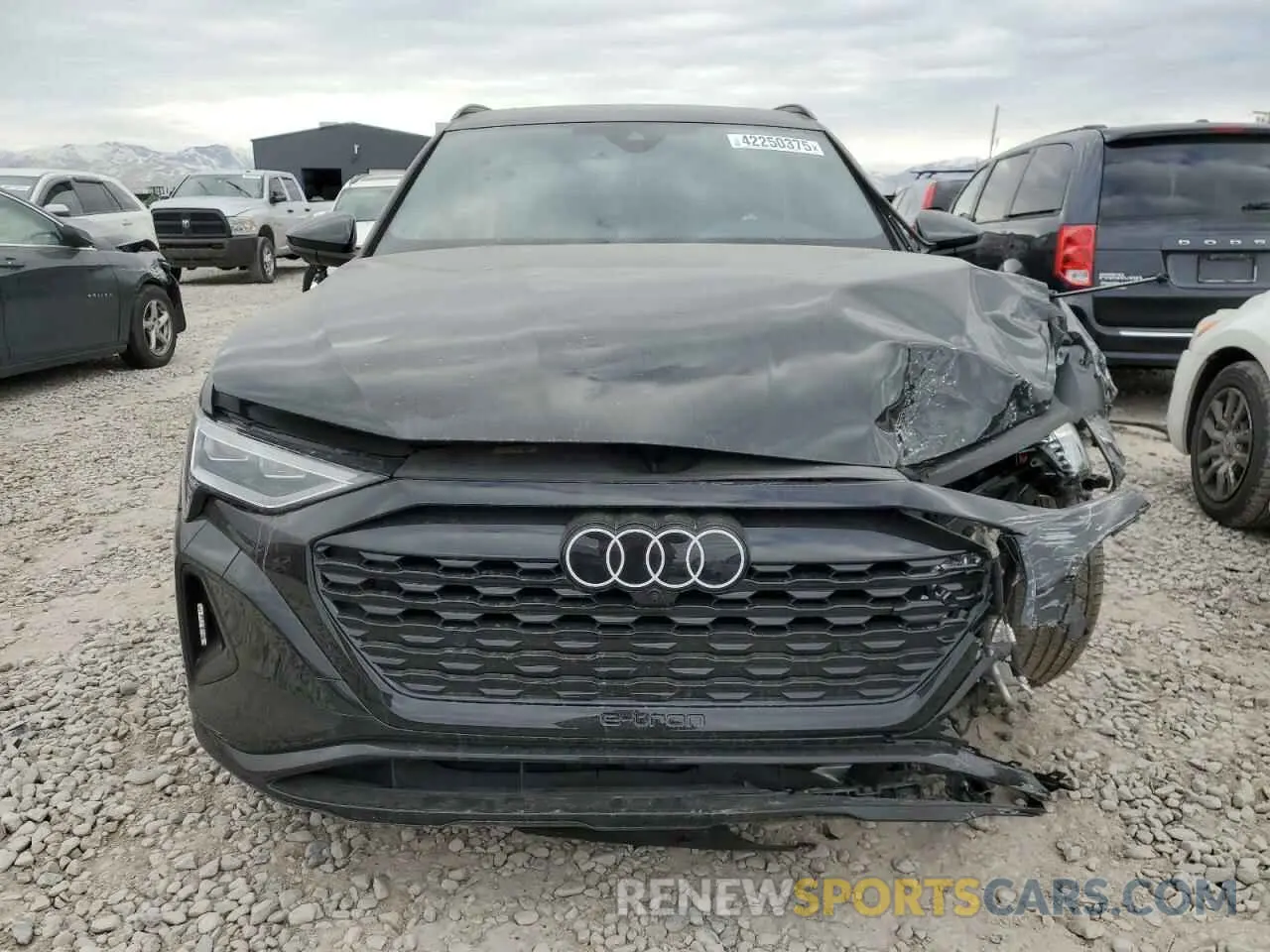 5 fotografías del automóvil dañado WA15AAGE3RB027165 AUDI Q8 E-TRON 2024