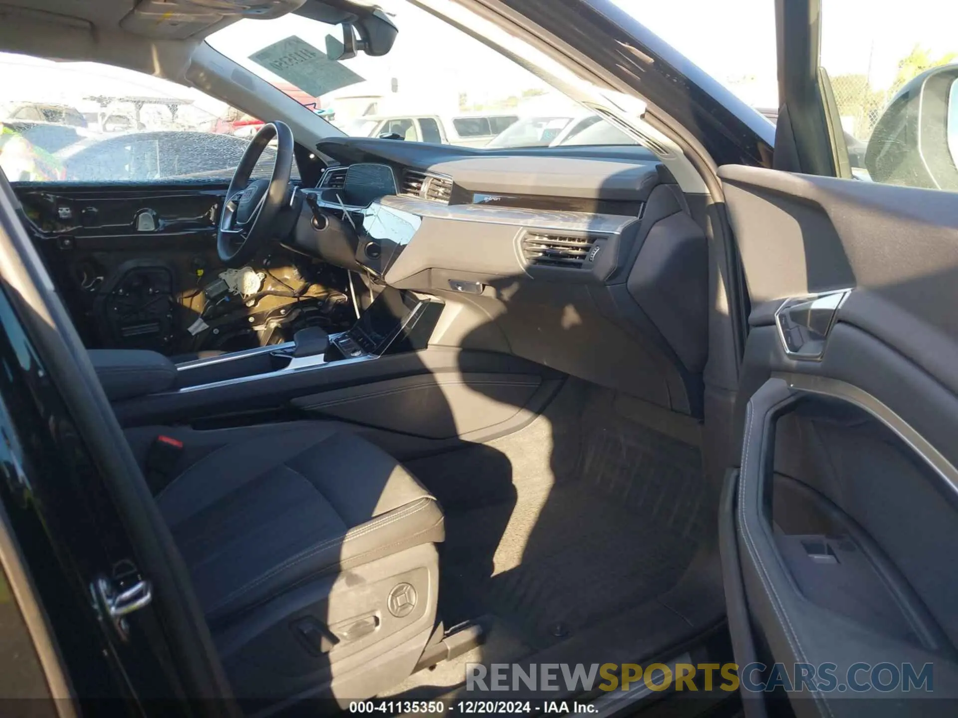 5 fotografías del automóvil dañado WA15AAGE4RB038515 AUDI Q8 E-TRON 2024