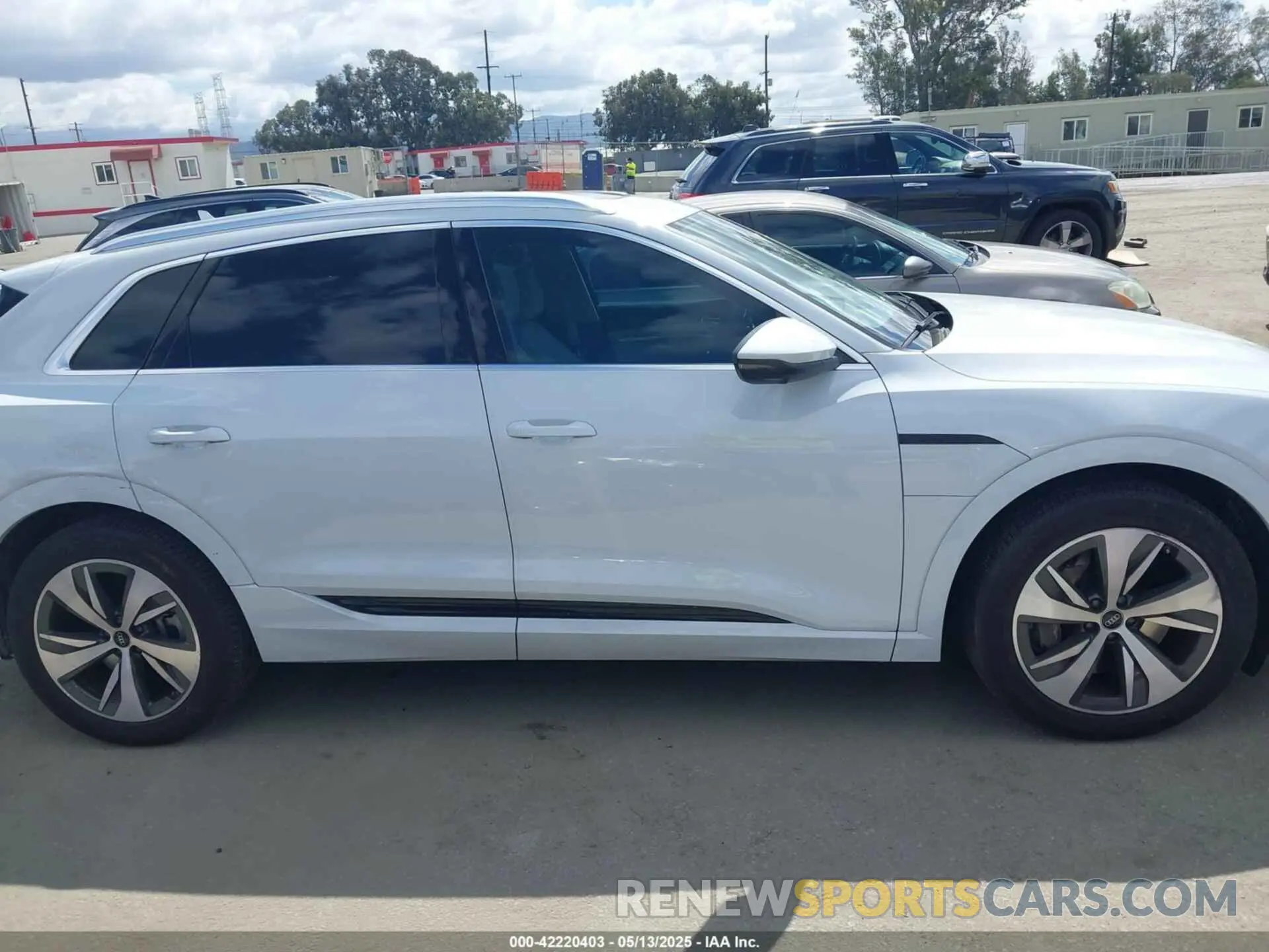 13 fotografías del automóvil dañado WA15AAGE8RB007266 AUDI Q8 E-TRON 2024