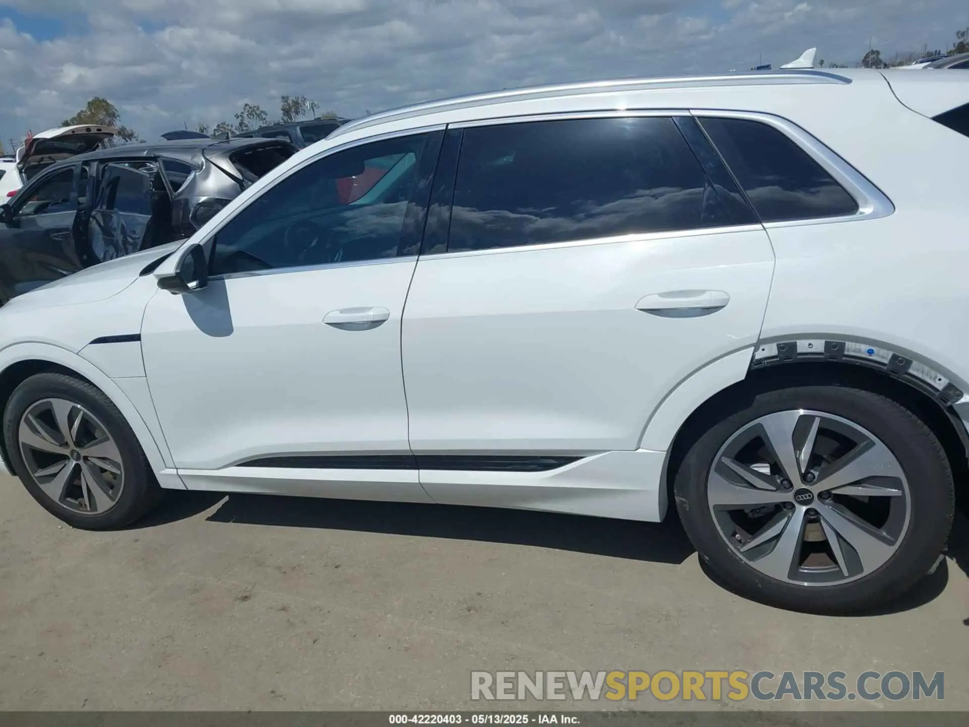 14 fotografías del automóvil dañado WA15AAGE8RB007266 AUDI Q8 E-TRON 2024