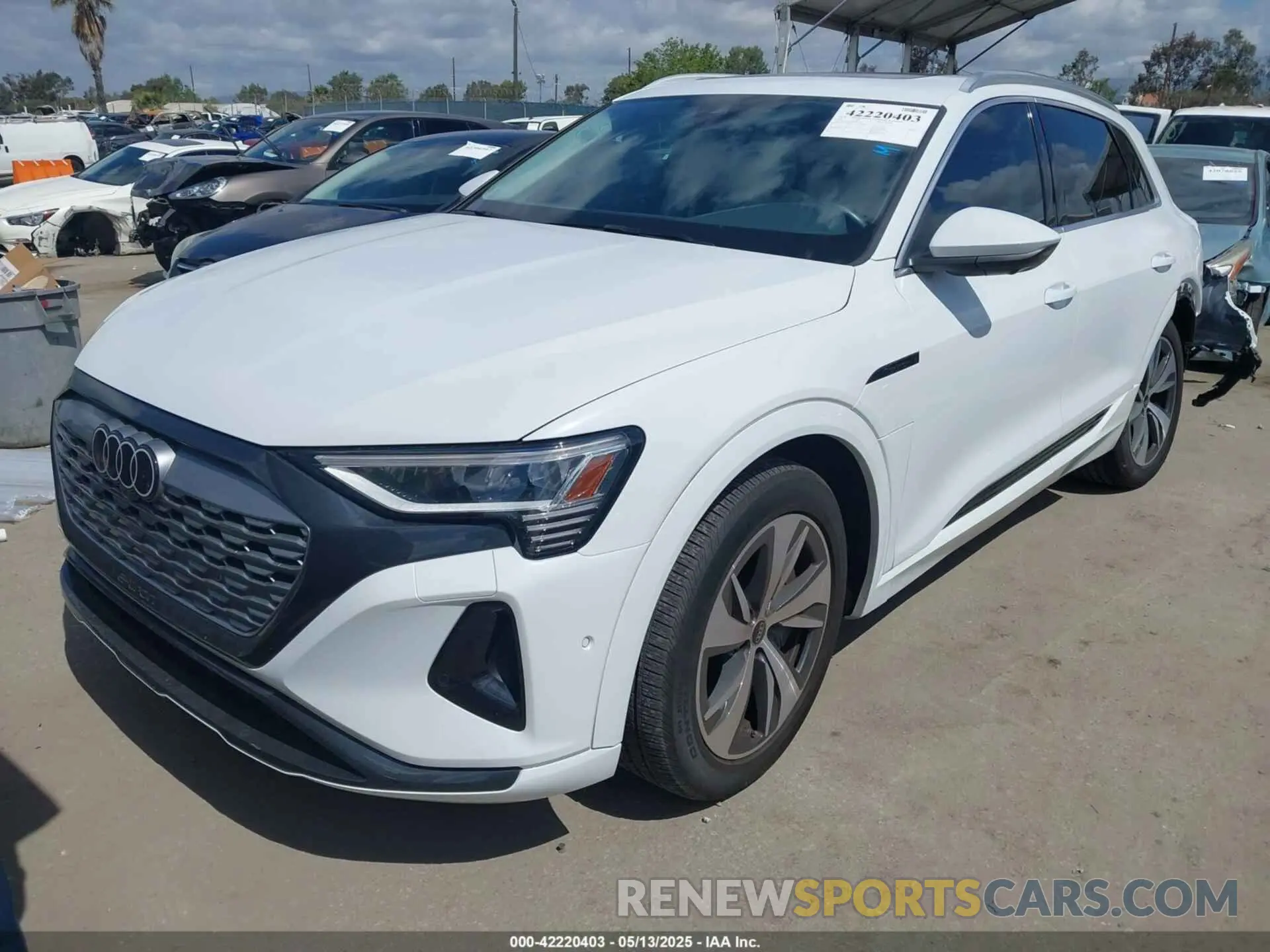 2 fotografías del automóvil dañado WA15AAGE8RB007266 AUDI Q8 E-TRON 2024
