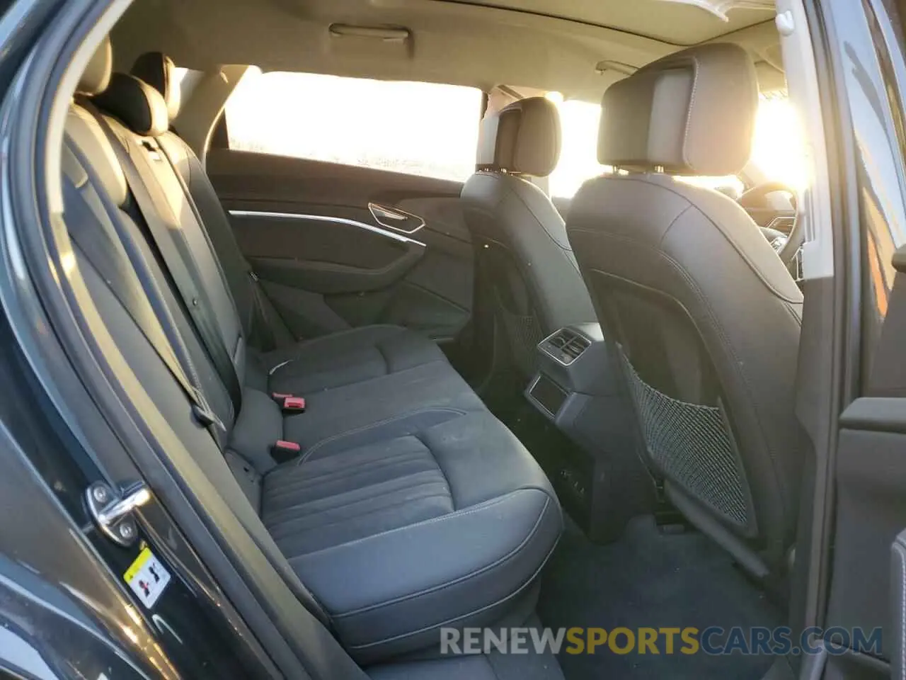 11 fotografías del automóvil dañado WA15AAGE9RB043046 AUDI Q8 E-TRON 2024
