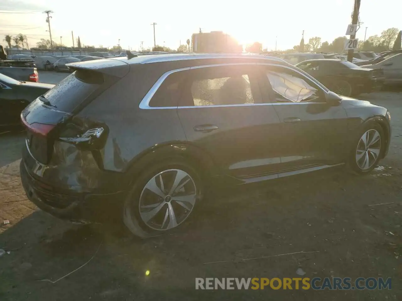 3 fotografías del automóvil dañado WA15AAGE9RB043046 AUDI Q8 E-TRON 2024