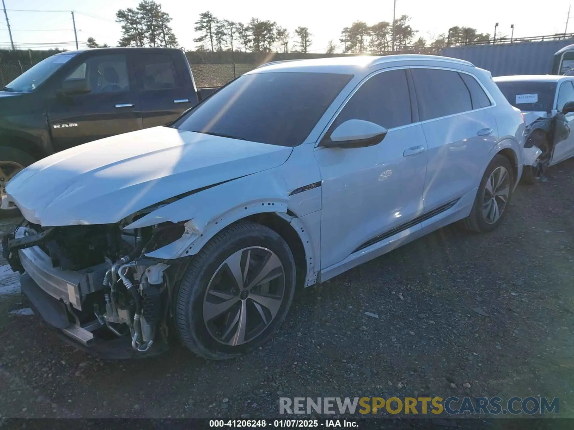 2 fotografías del automóvil dañado WA15AAGEXRB022996 AUDI Q8 E-TRON 2024