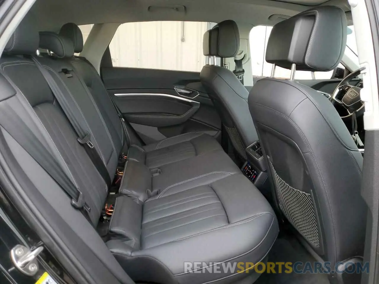11 fotografías del automóvil dañado WA15AAGEXRB027535 AUDI Q8 E-TRON 2024