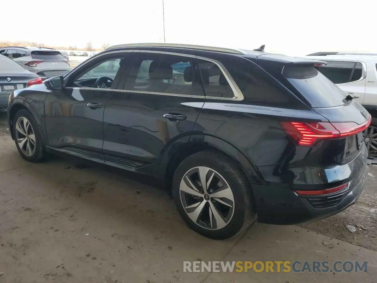 2 fotografías del automóvil dañado WA15AAGEXRB027535 AUDI Q8 E-TRON 2024