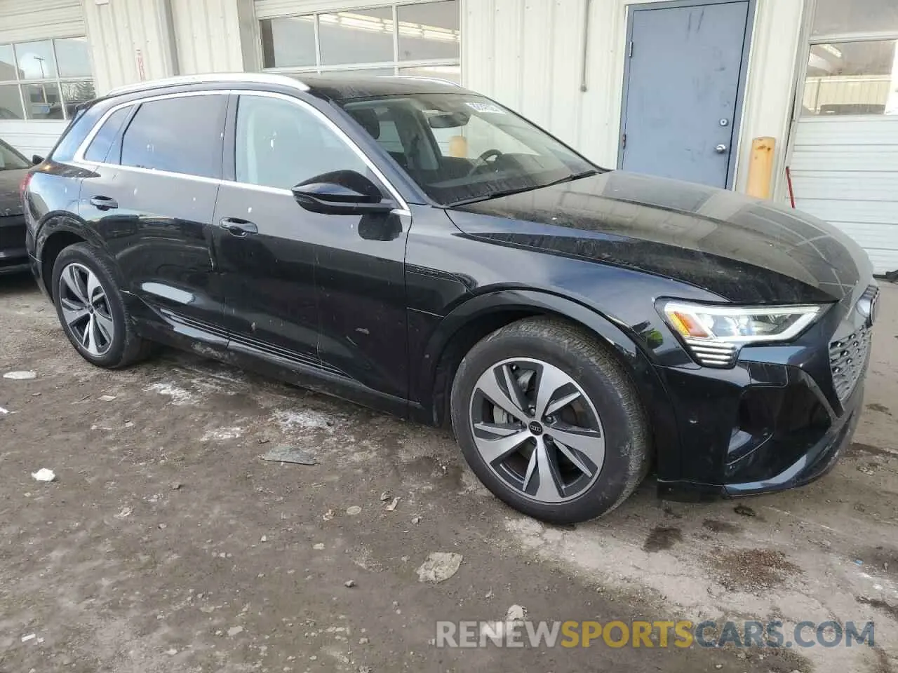 4 fotografías del automóvil dañado WA15AAGEXRB027535 AUDI Q8 E-TRON 2024