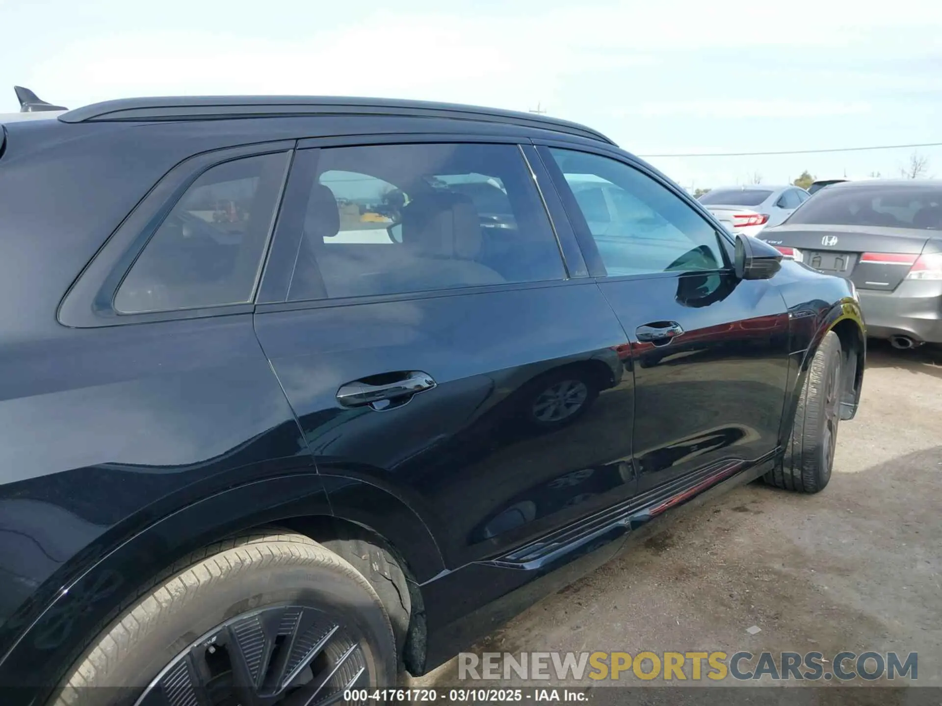 14 fotografías del automóvil dañado WA16AAGE2RB031437 AUDI Q8 E-TRON 2024