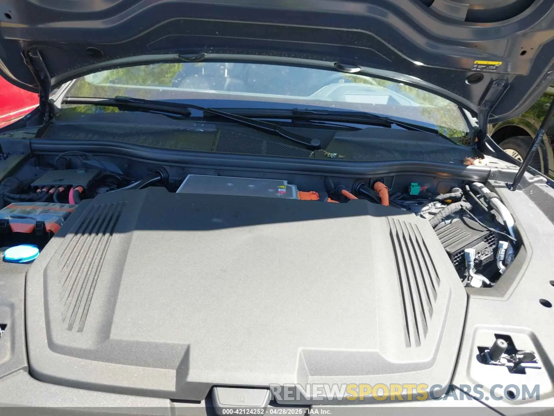 10 fotografías del automóvil dañado WA16AAGE8RB053944 AUDI Q8 E-TRON 2024