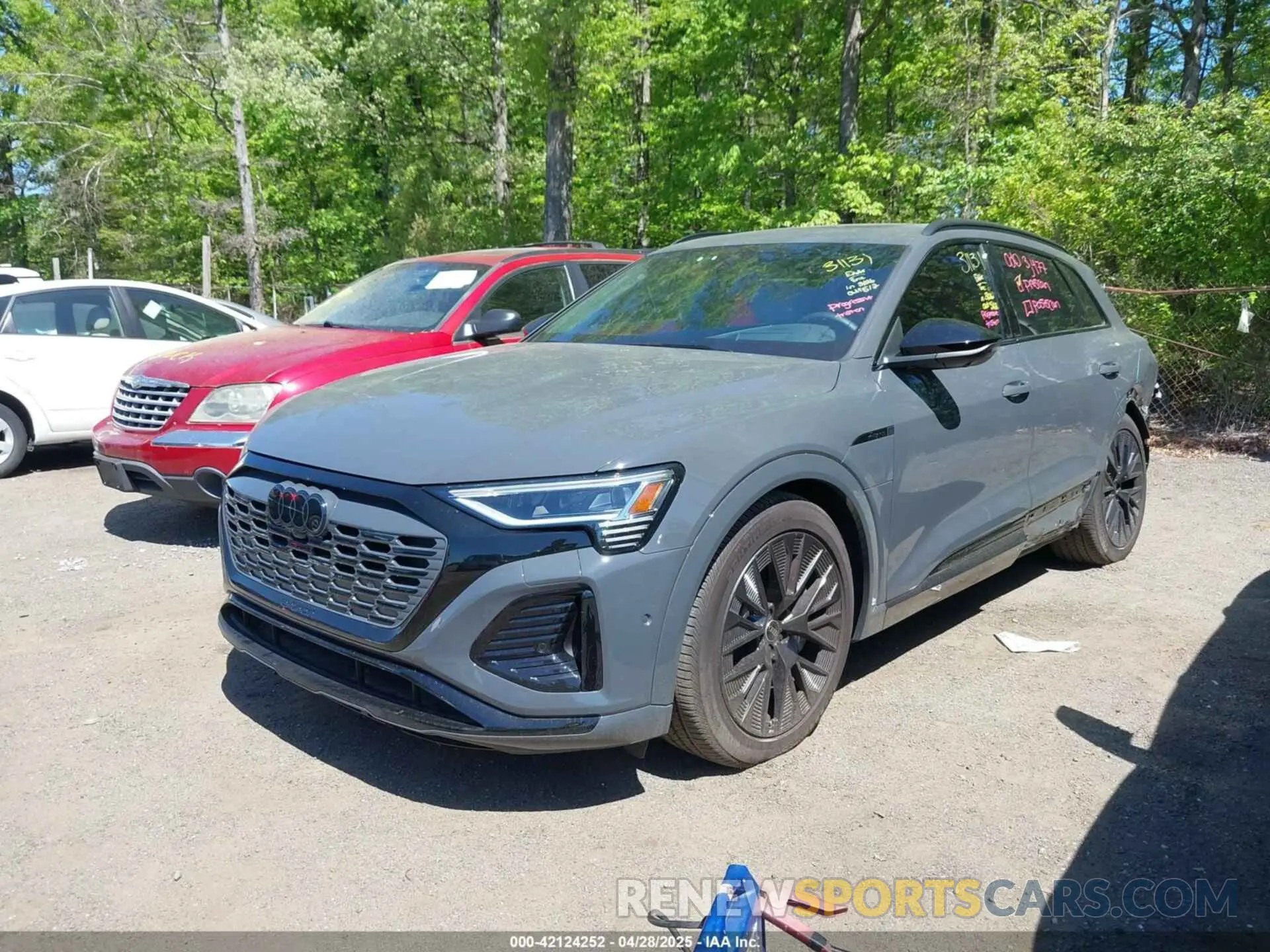 2 fotografías del automóvil dañado WA16AAGE8RB053944 AUDI Q8 E-TRON 2024