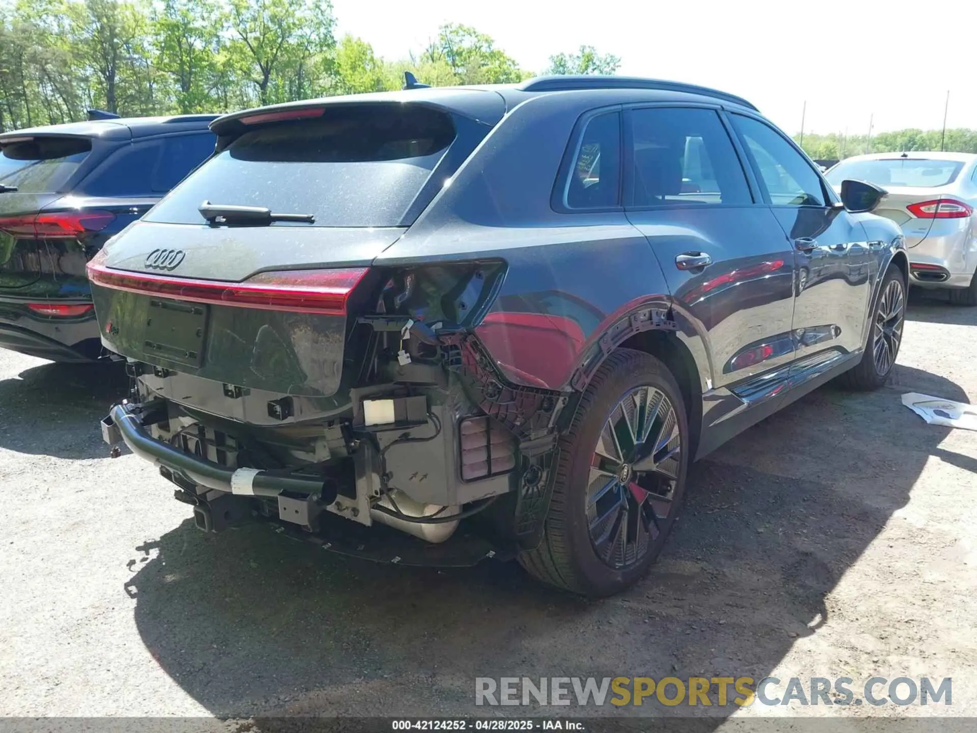 4 fotografías del automóvil dañado WA16AAGE8RB053944 AUDI Q8 E-TRON 2024