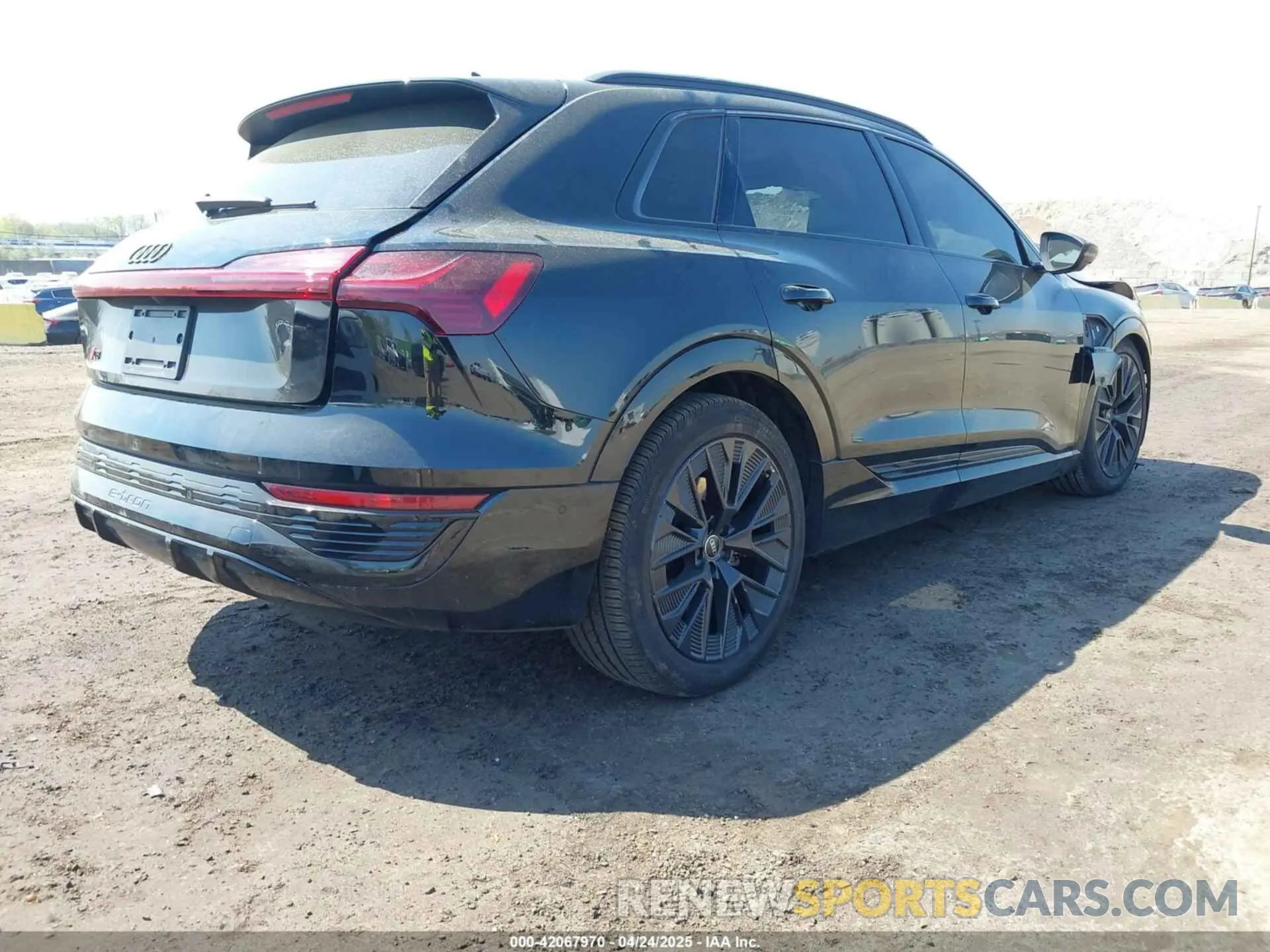 4 fotografías del automóvil dañado WA16ABGE6RB005963 AUDI Q8 E-TRON 2024