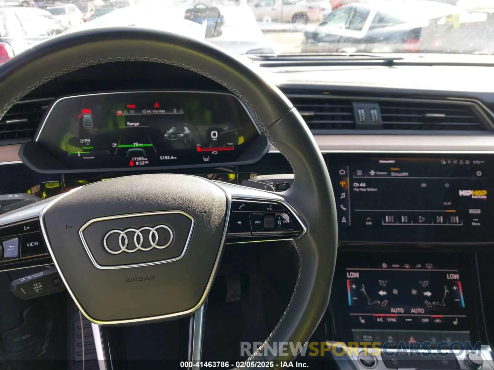 18 fotografías del automóvil dañado WA1BAAGE4RB036699 AUDI Q8 E-TRON 2024